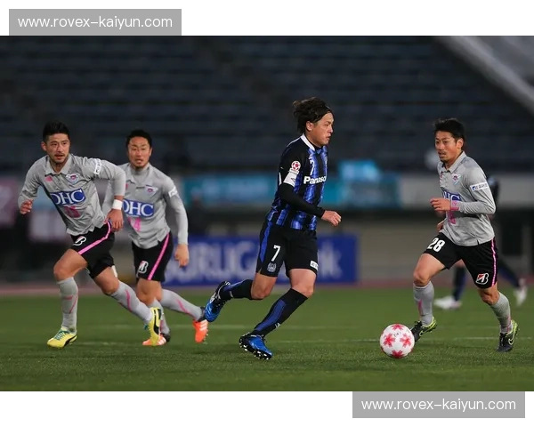 激战！新泻天鹅与大阪钢巴的绿茵对决，谁能笑傲江？